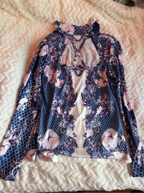 VENUS Navy and Light Pink Floral Lattice Keyhole Long Sleeve Blouse